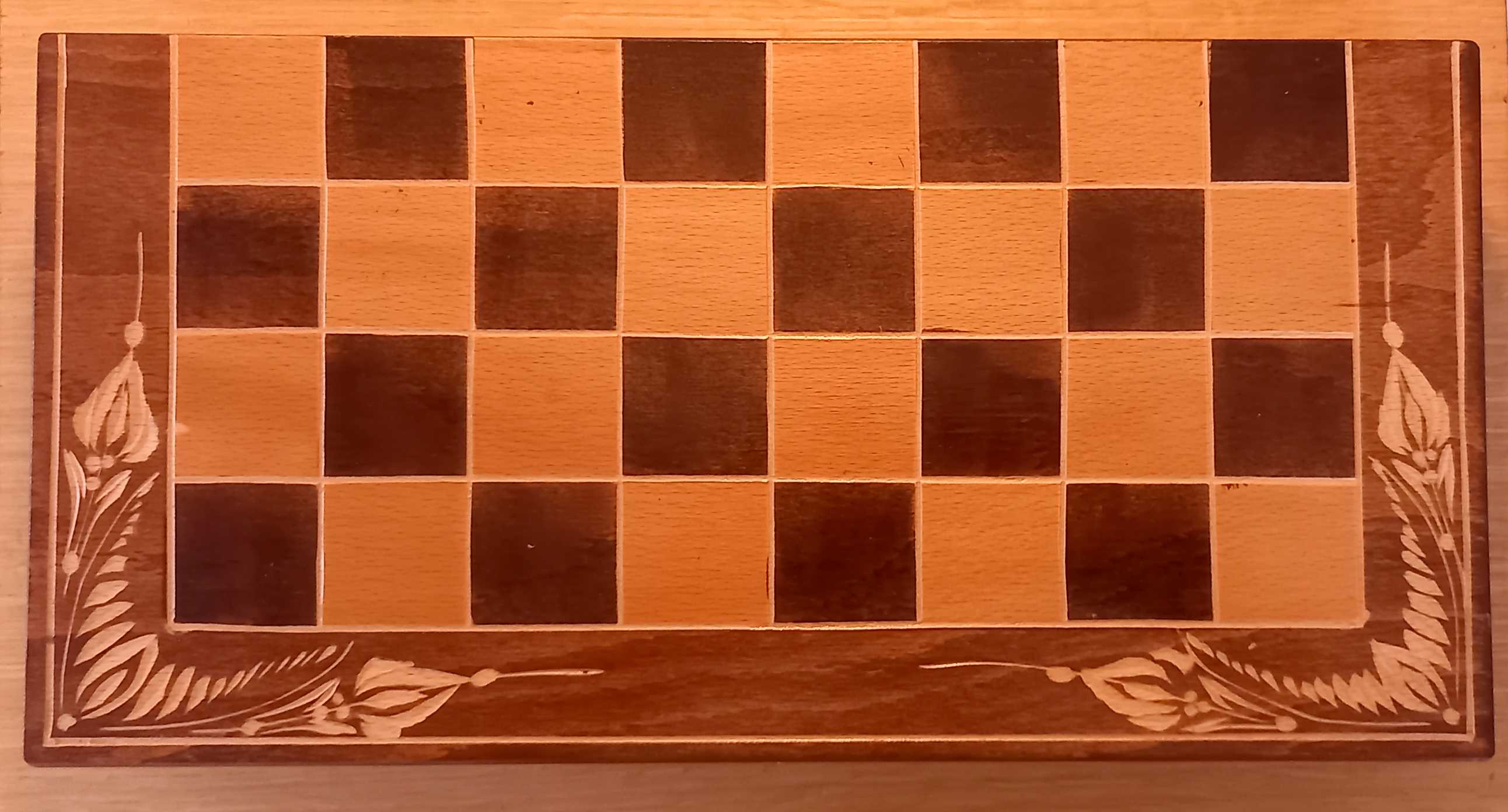 Chess/backgammon/checkers set