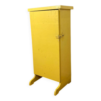 Ancien petit meuble d'atelier, jaune pâle