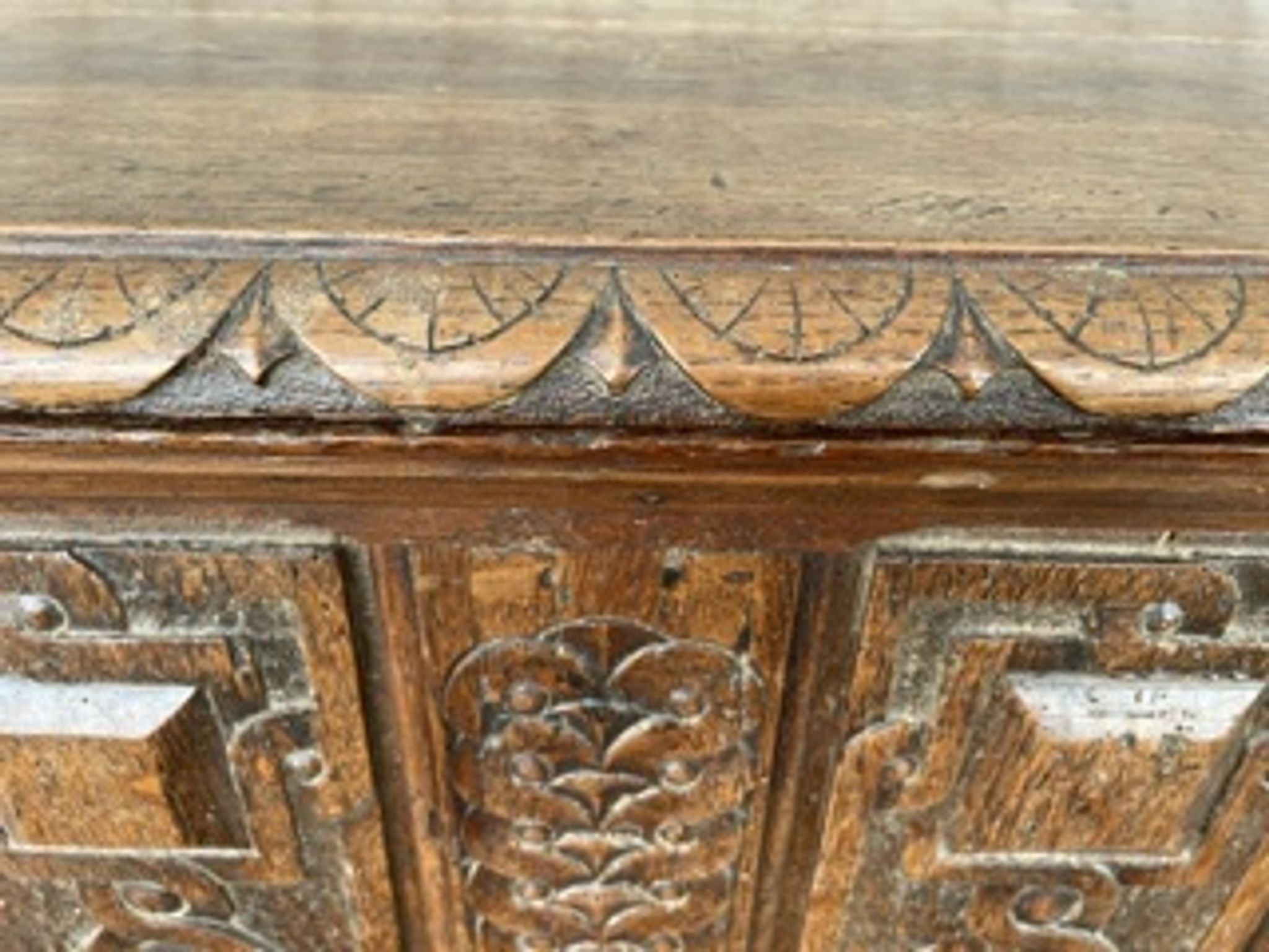 Coffre Antique en Chêne