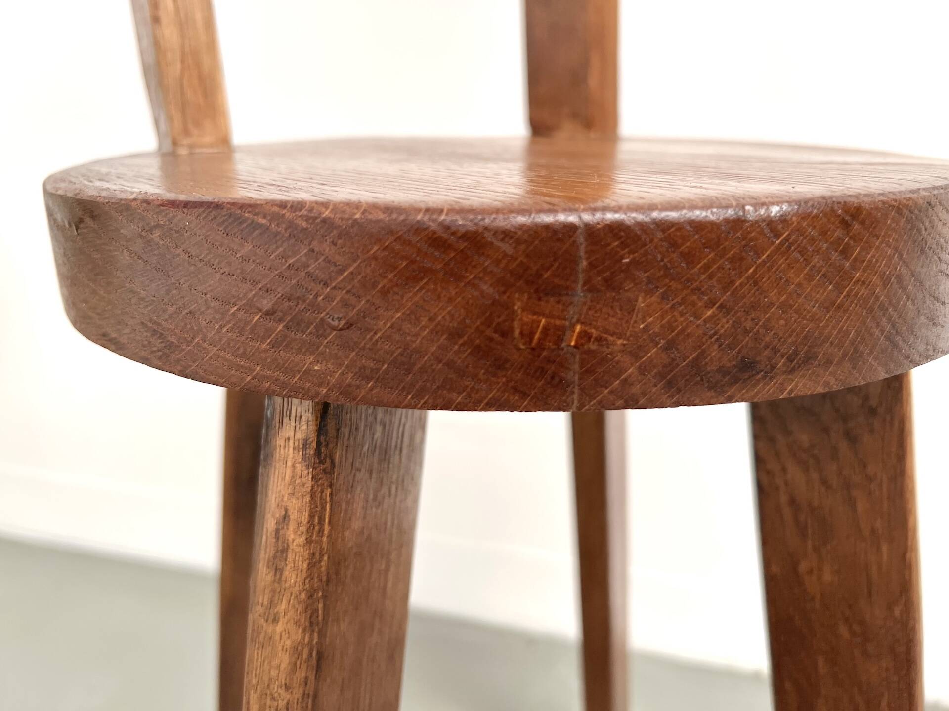 Brutalist chair in solid oak, 1900