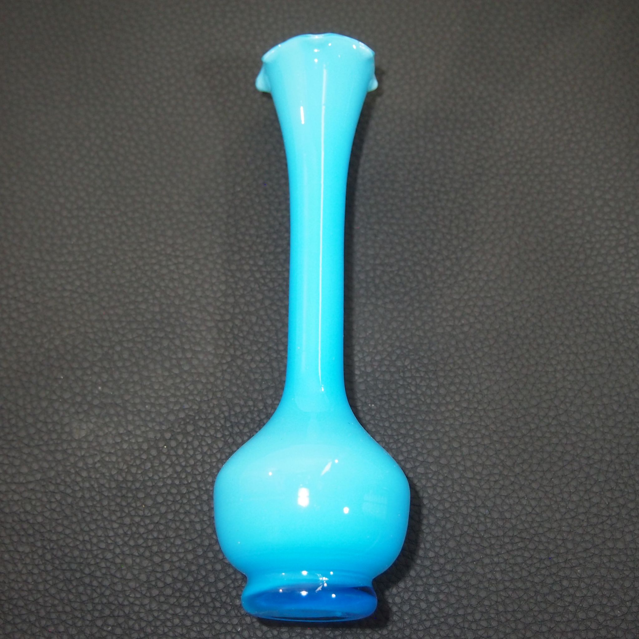 Vase opaline bleu vintage