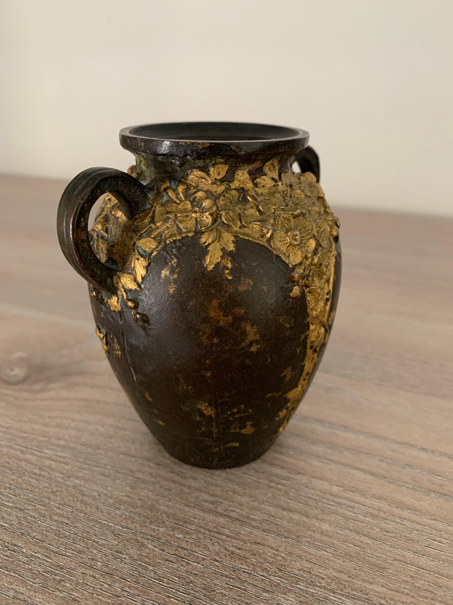 Bronze urn Louchet