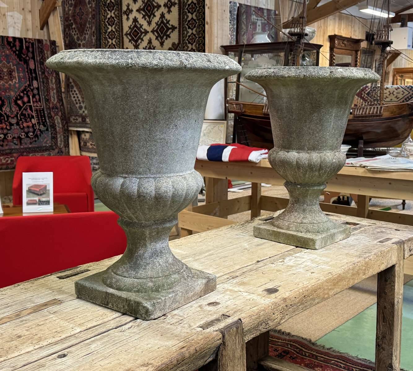 Pair of Médicis planters in reconstituted stone from the 1970s.
