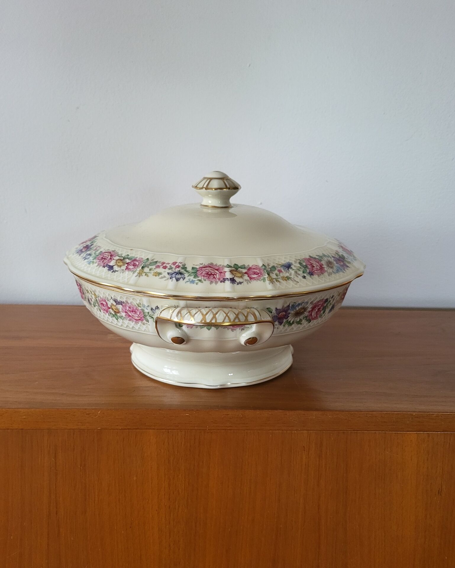 Limoges Bernardaud Soup Tureen in Porcelain