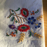 Nappe brodée vintage