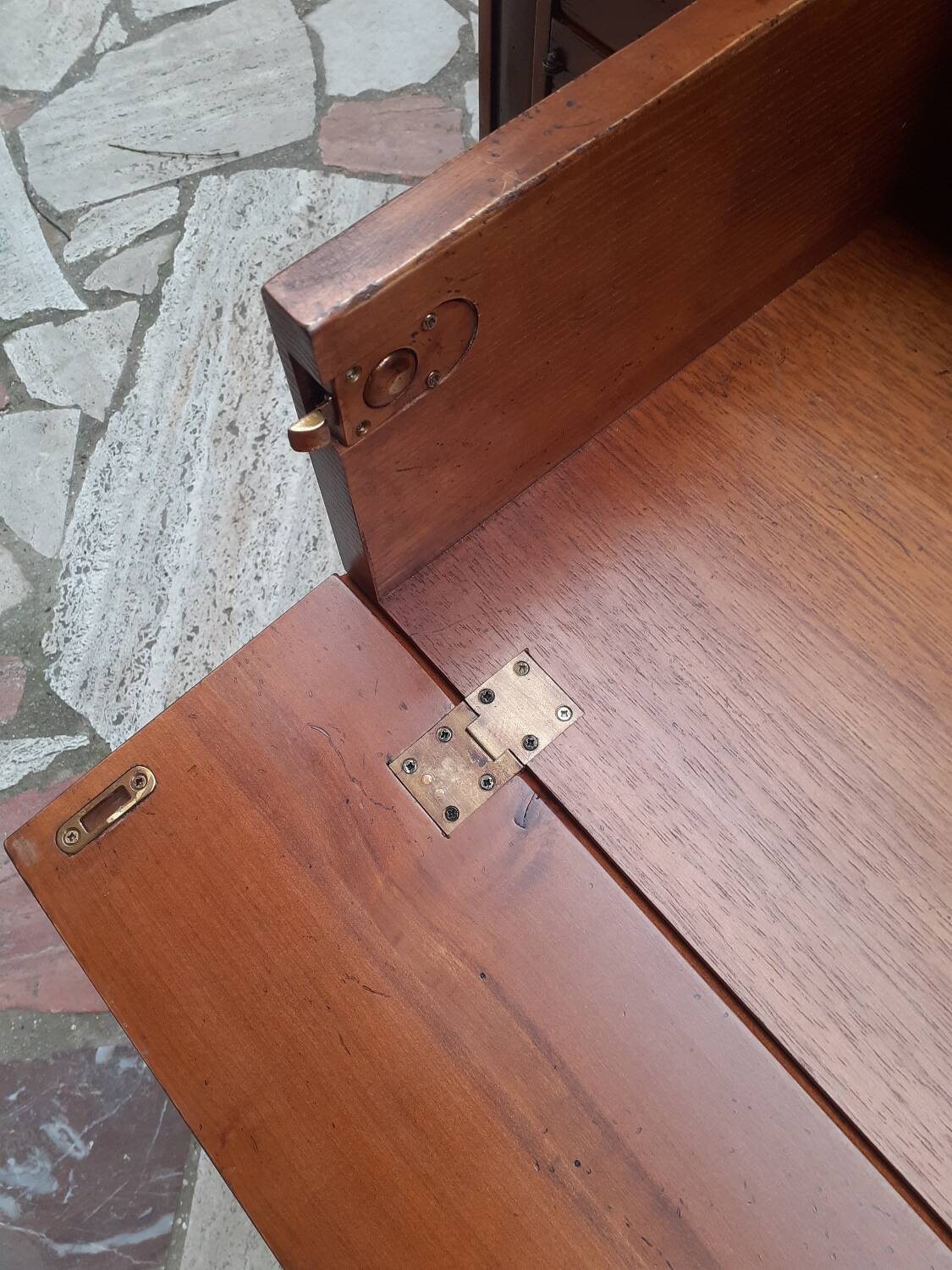 Commode Roche bobois en bois massif patine