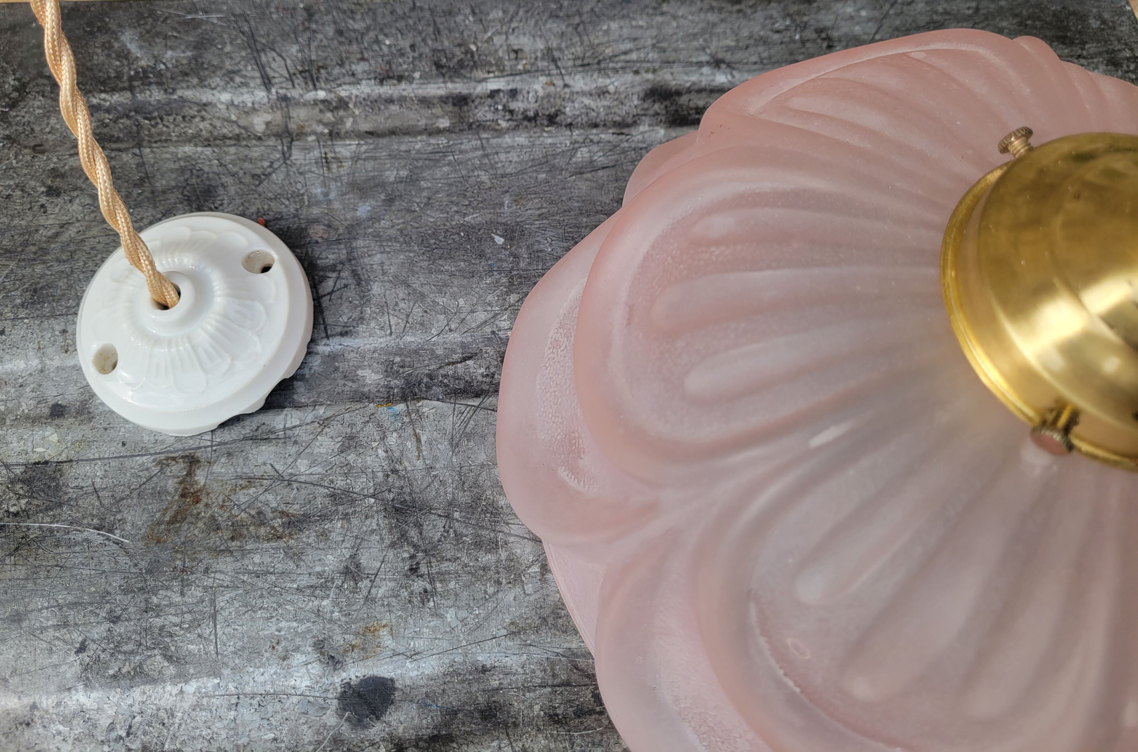 Pink frosted glass suspension