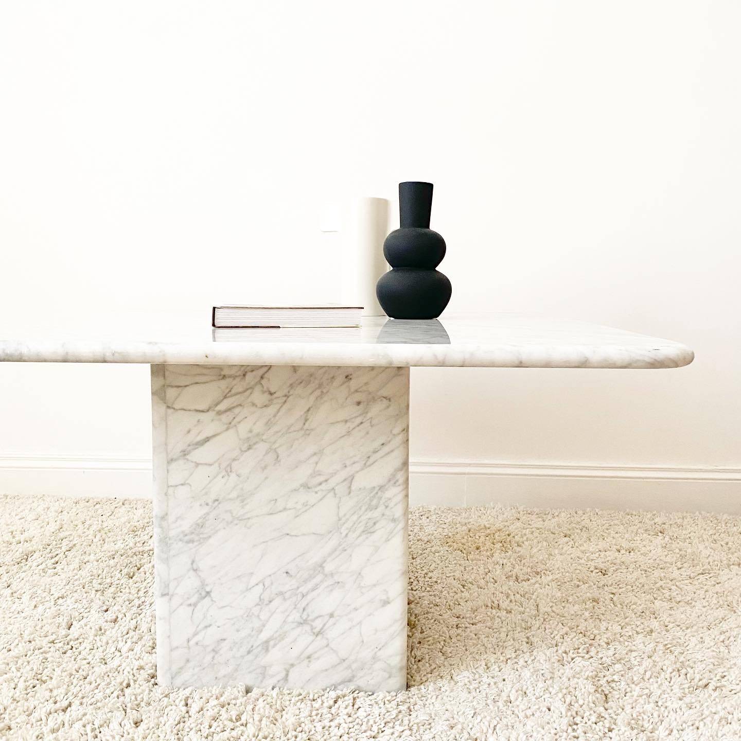 Carrara marble coffee table (Italy)