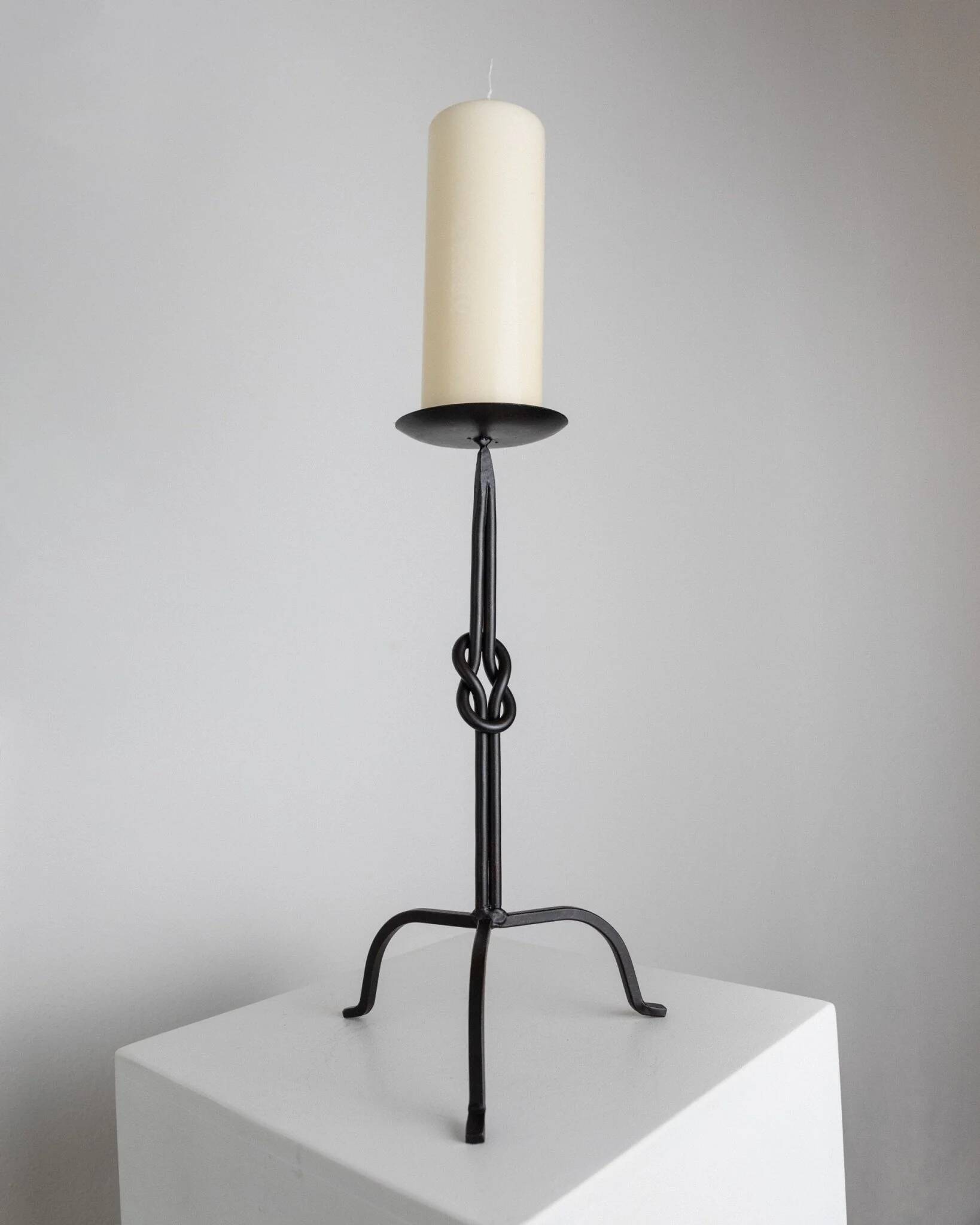 Bougeoir en fer forgé noir avec détail de nœud - Centre de table vintage brutaliste italien des années 1970