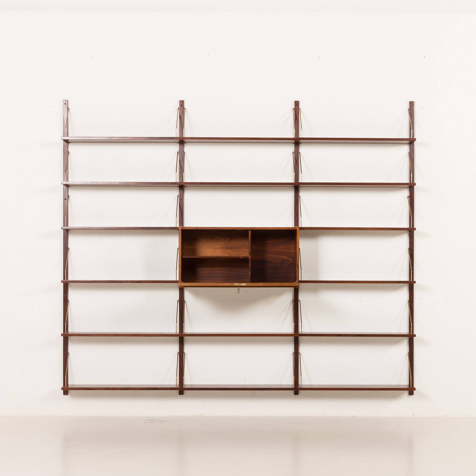 Scandinavian mid-century rosewood shelving unit attributed to Preben Sorensen, 1960s