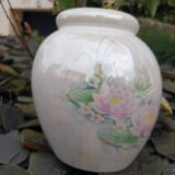 Pearly ball vase