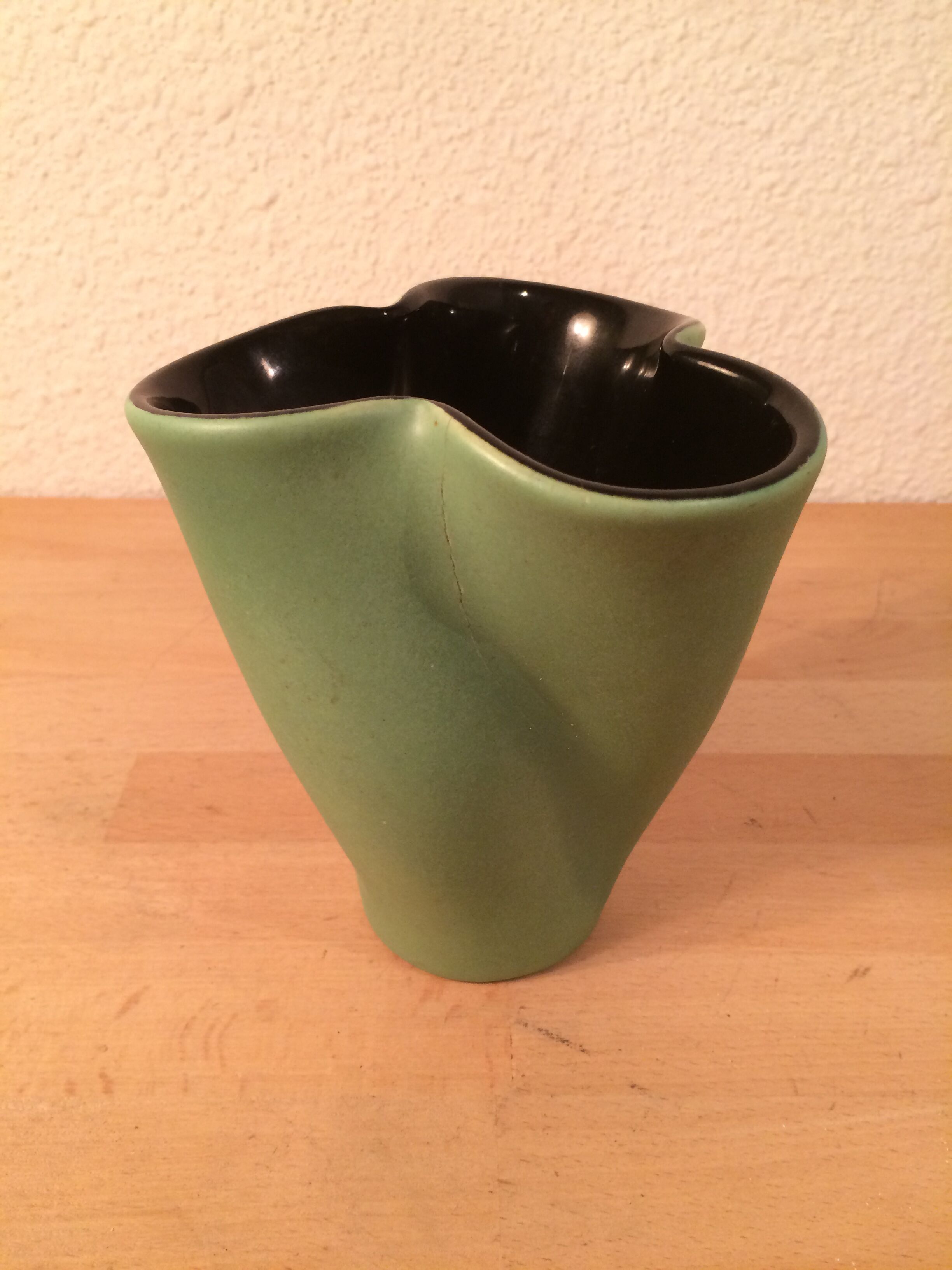 Vase Elchinger trilobed ceramic two-tone green black 60s