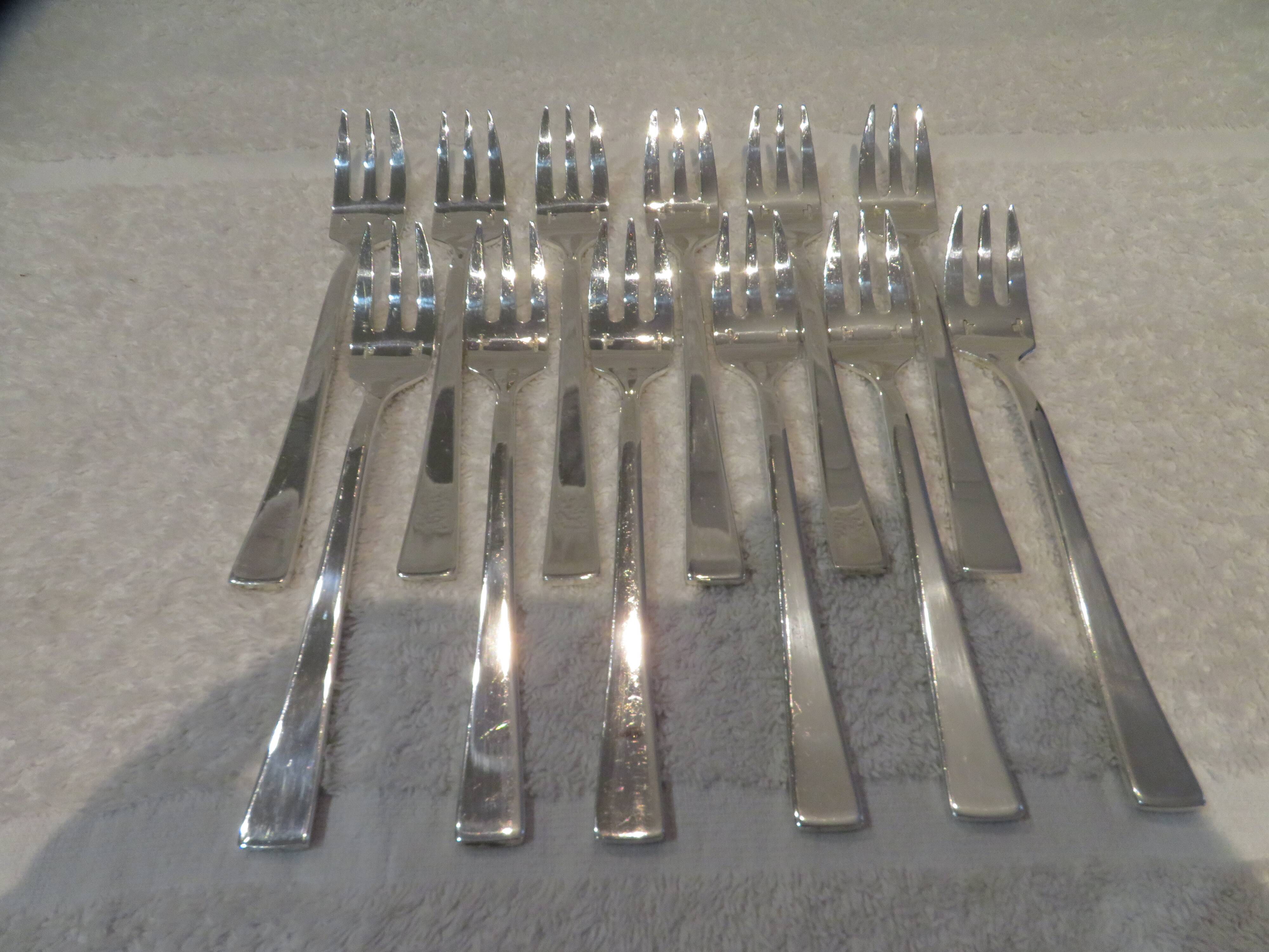 12 silver plated cake forks, Christofle Concorde, 15.8 cm