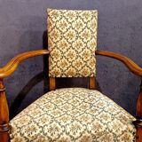 Chair known as a caquetoire.