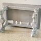 Tabouret vintage gris perle patiné