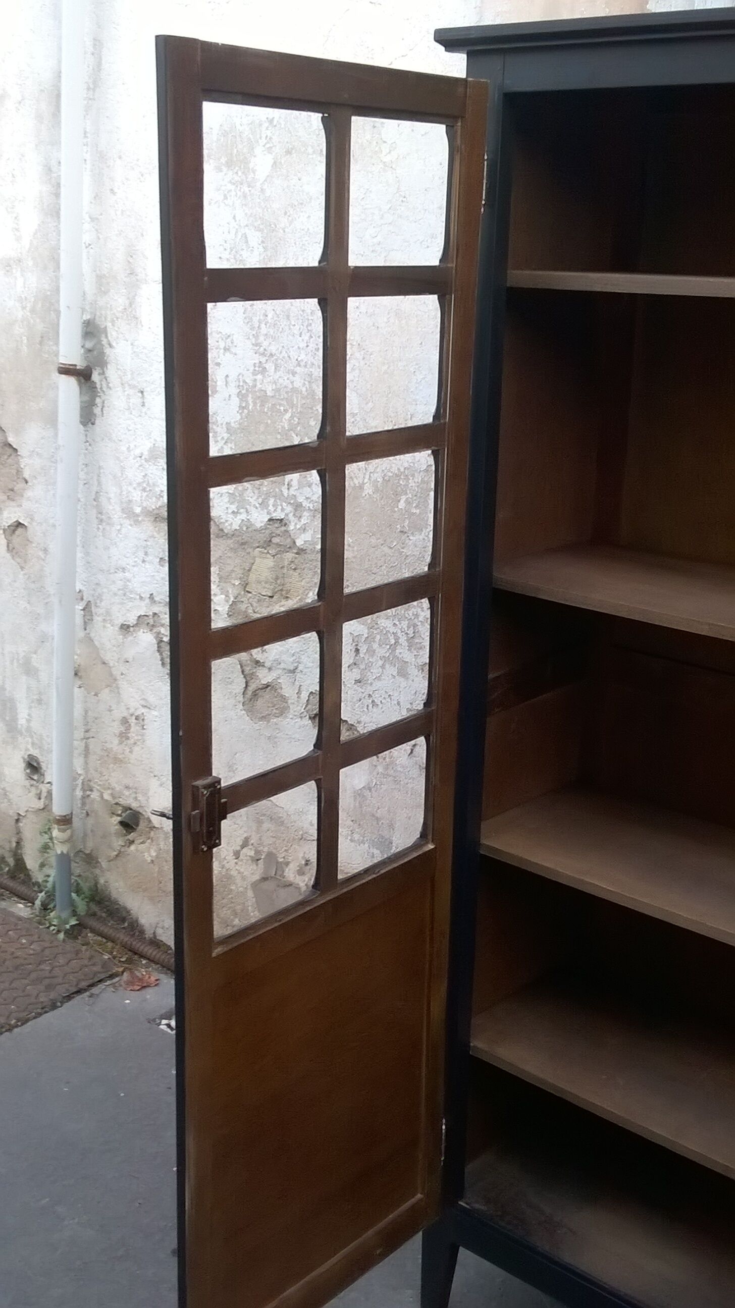 Parisian showcase cabinet