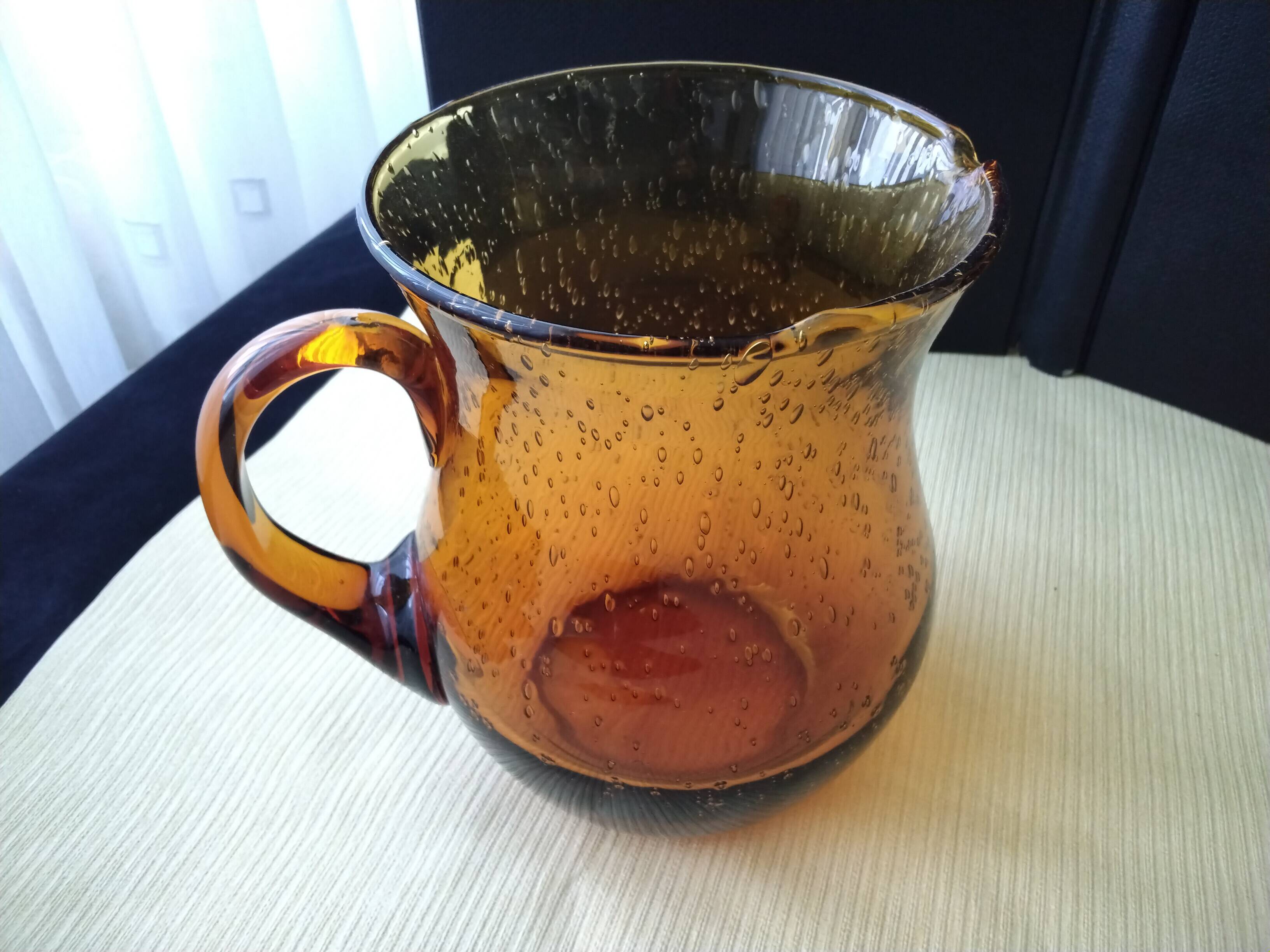 Cruche à eau ventrue en verre bullé