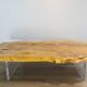 Table basse en frêne burr italien des années 50 'flottante' sur blocs de Lucite