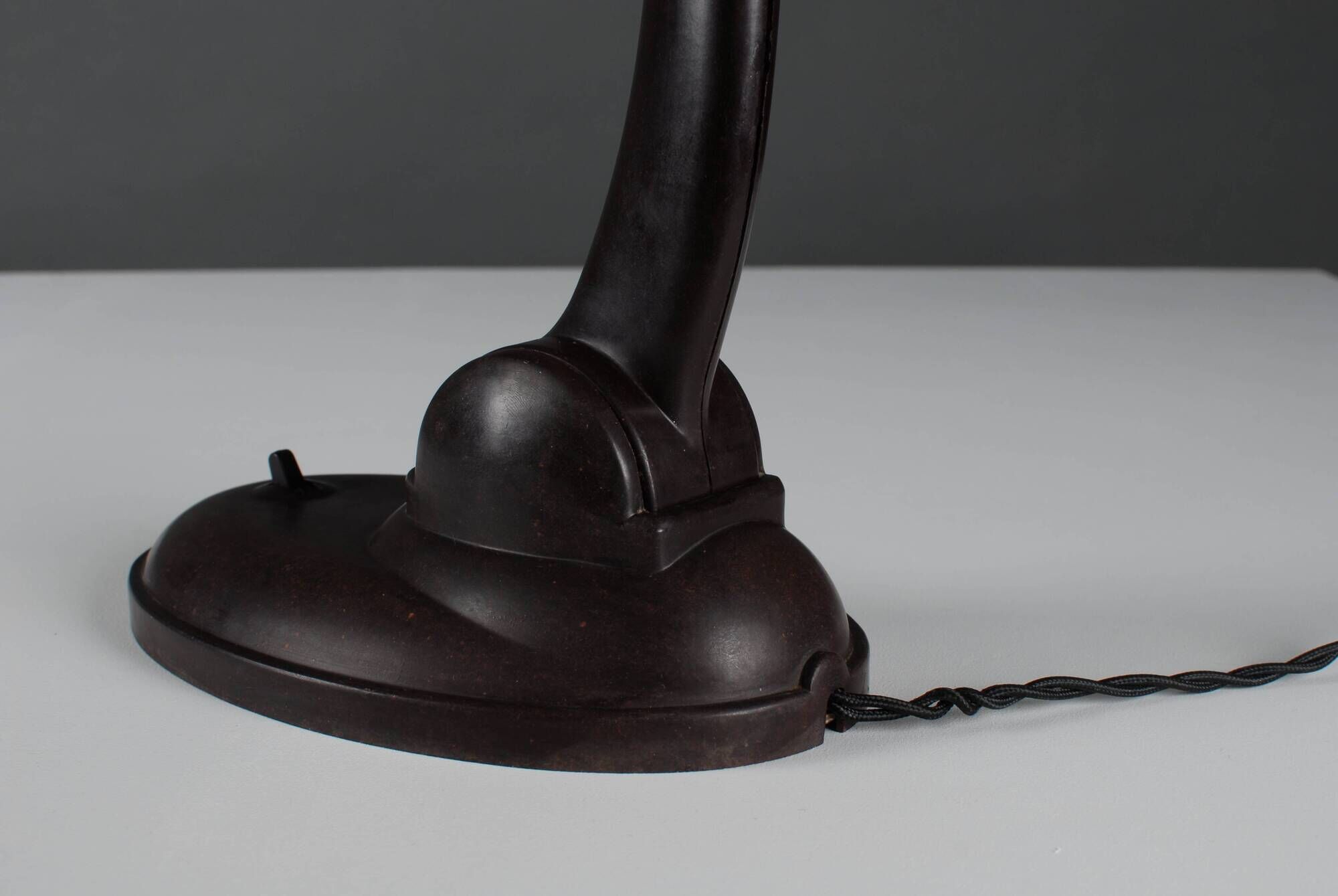 Art Deco desk lamp in brown Bakelite, model 11126, attributed to EKCO.