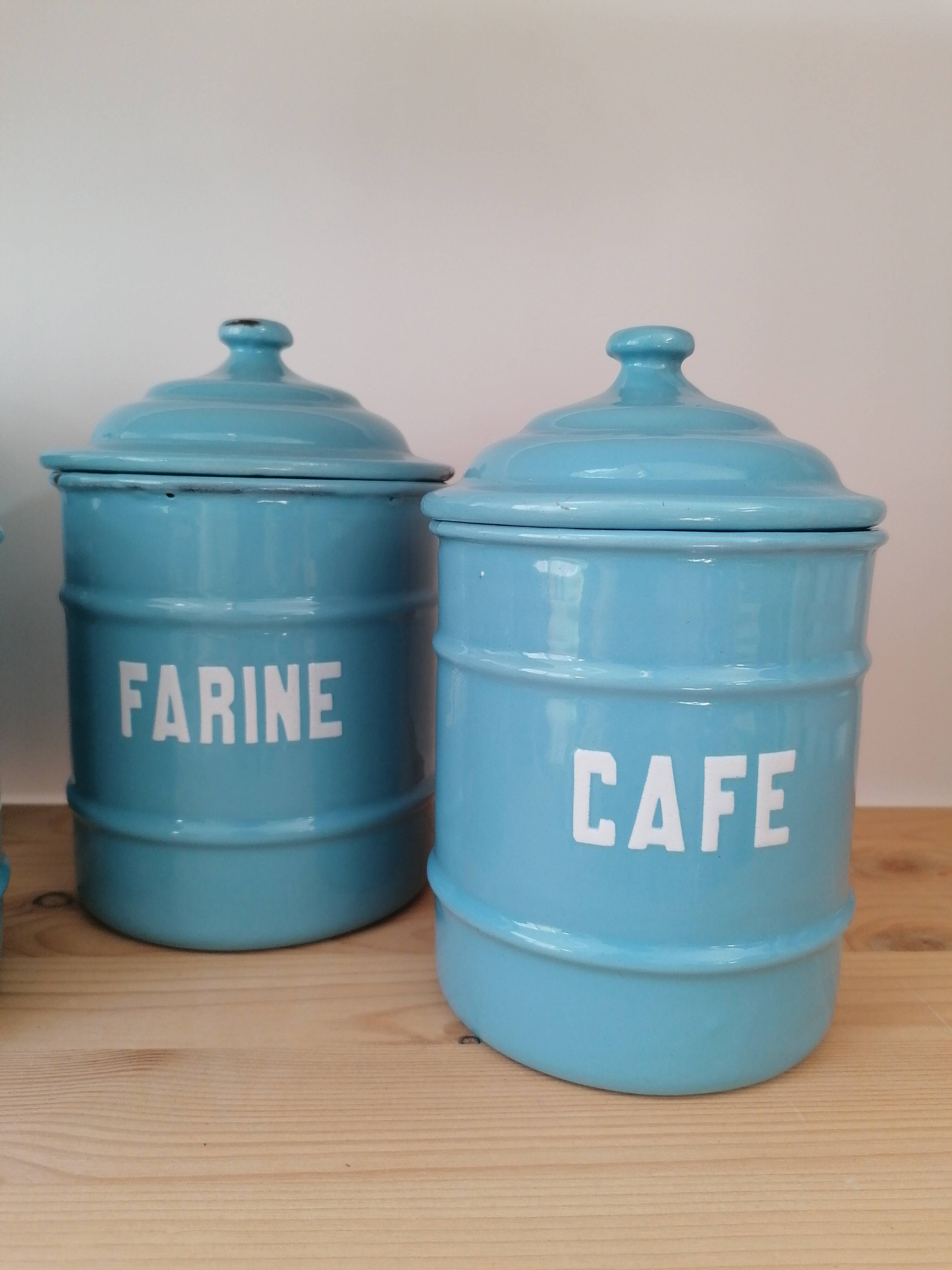 Series of enamel pots for spices or condiments