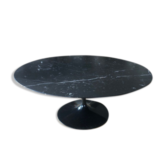 Black marble round coffee table by Eero Saarinen for Knoll