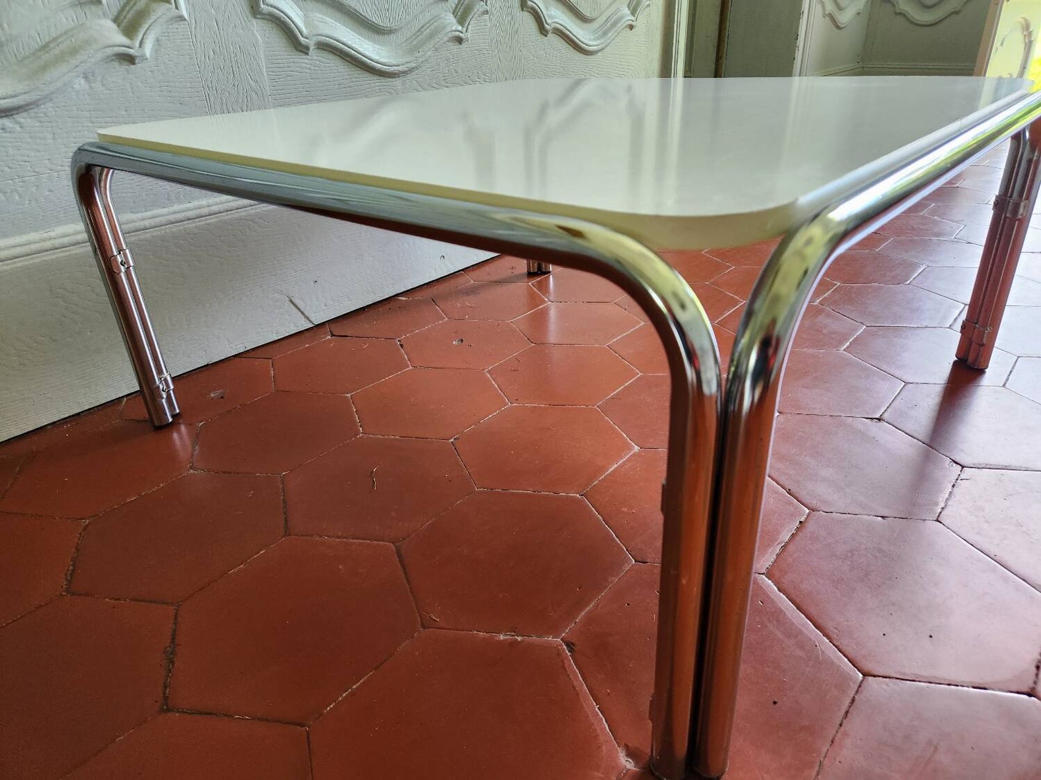 Chrome coffee table 70