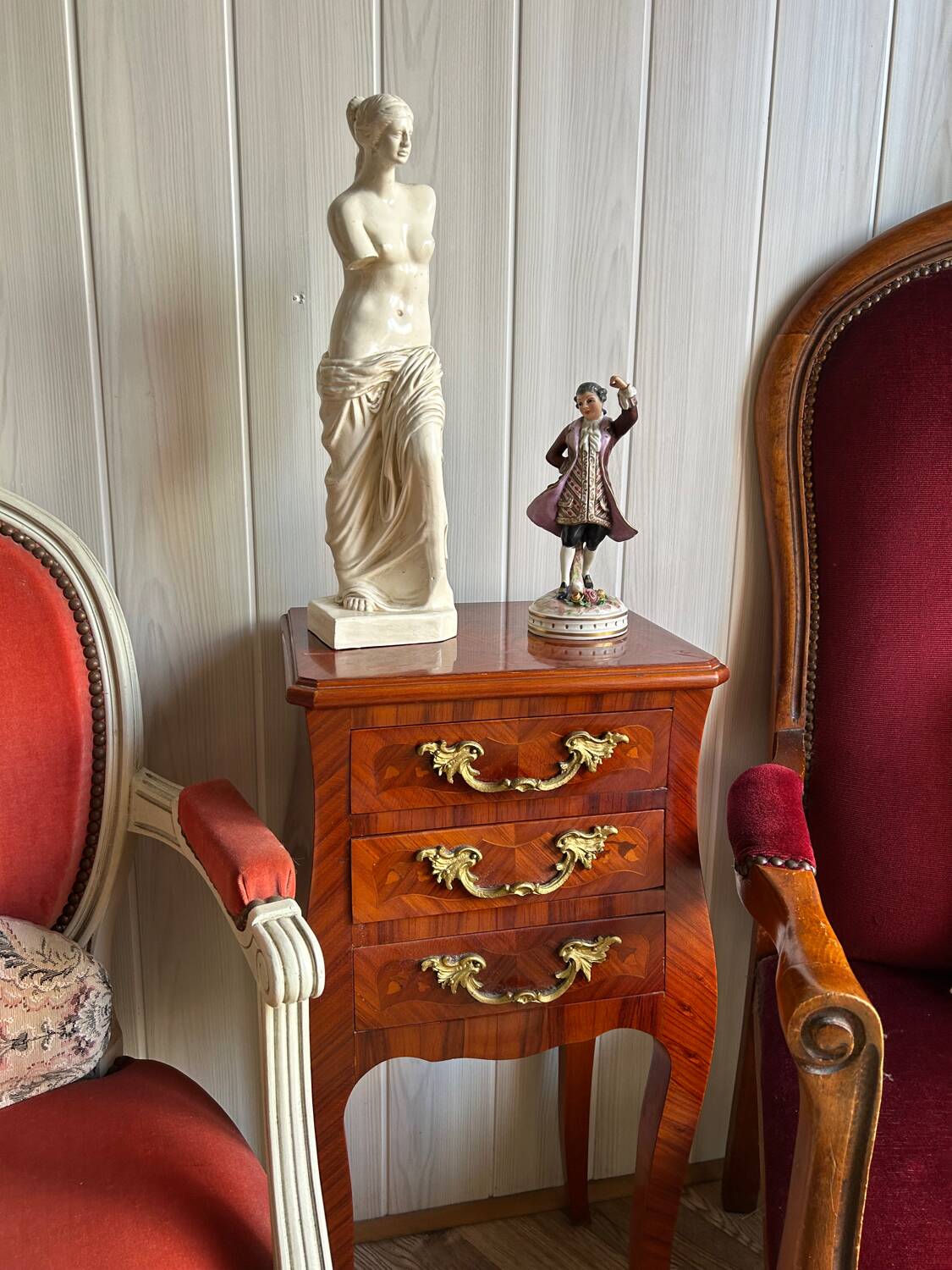 Small 19th-century chest of drawers