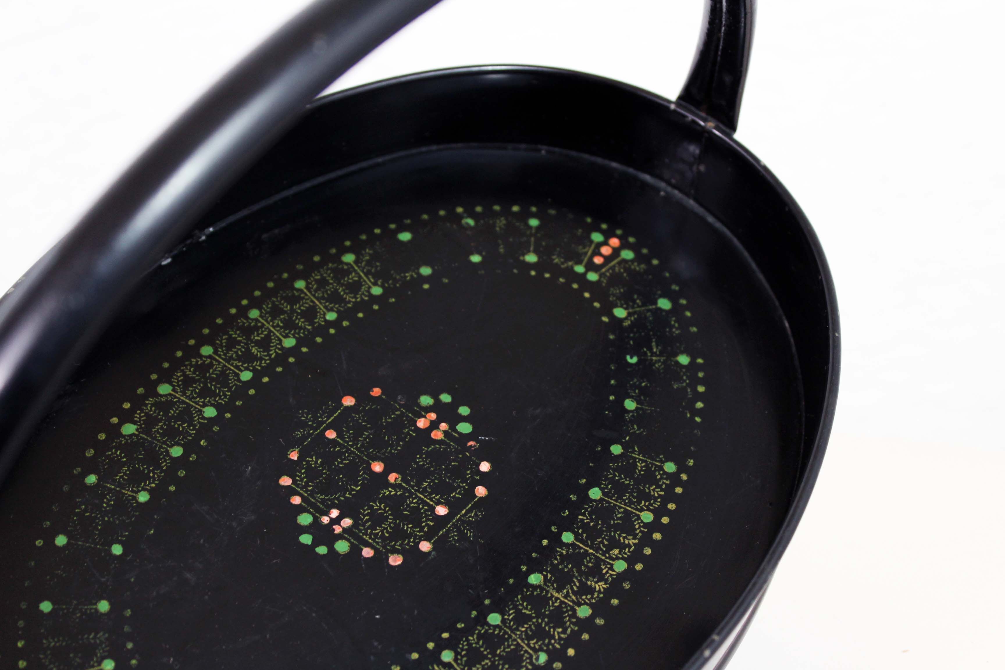 Vintage dish metal with handle