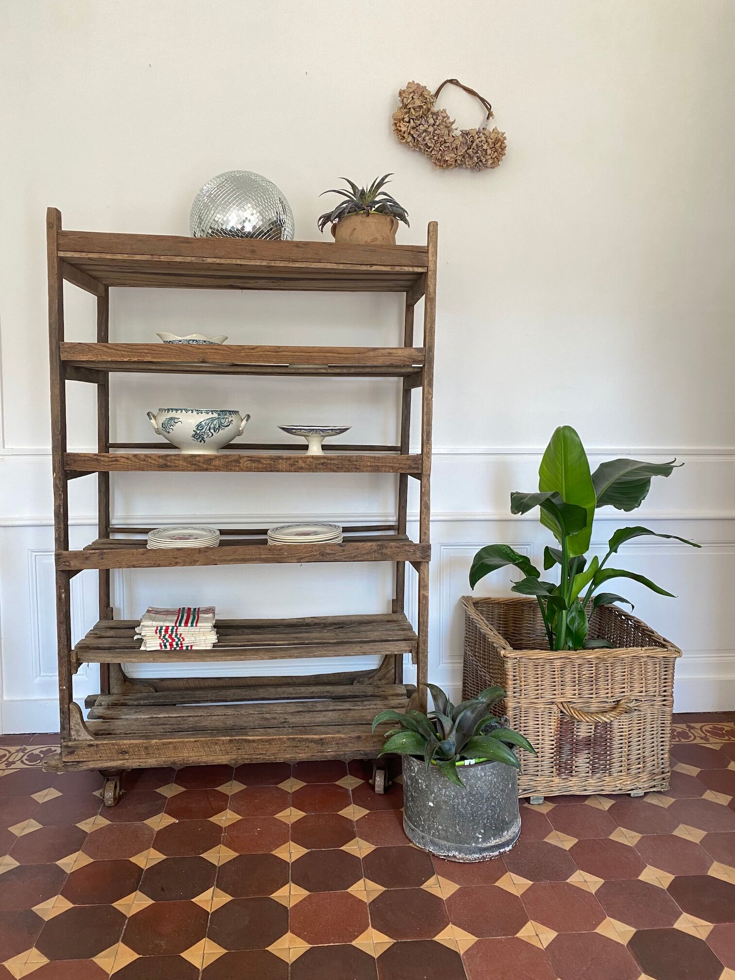 Trade furniture - Hardware shelf