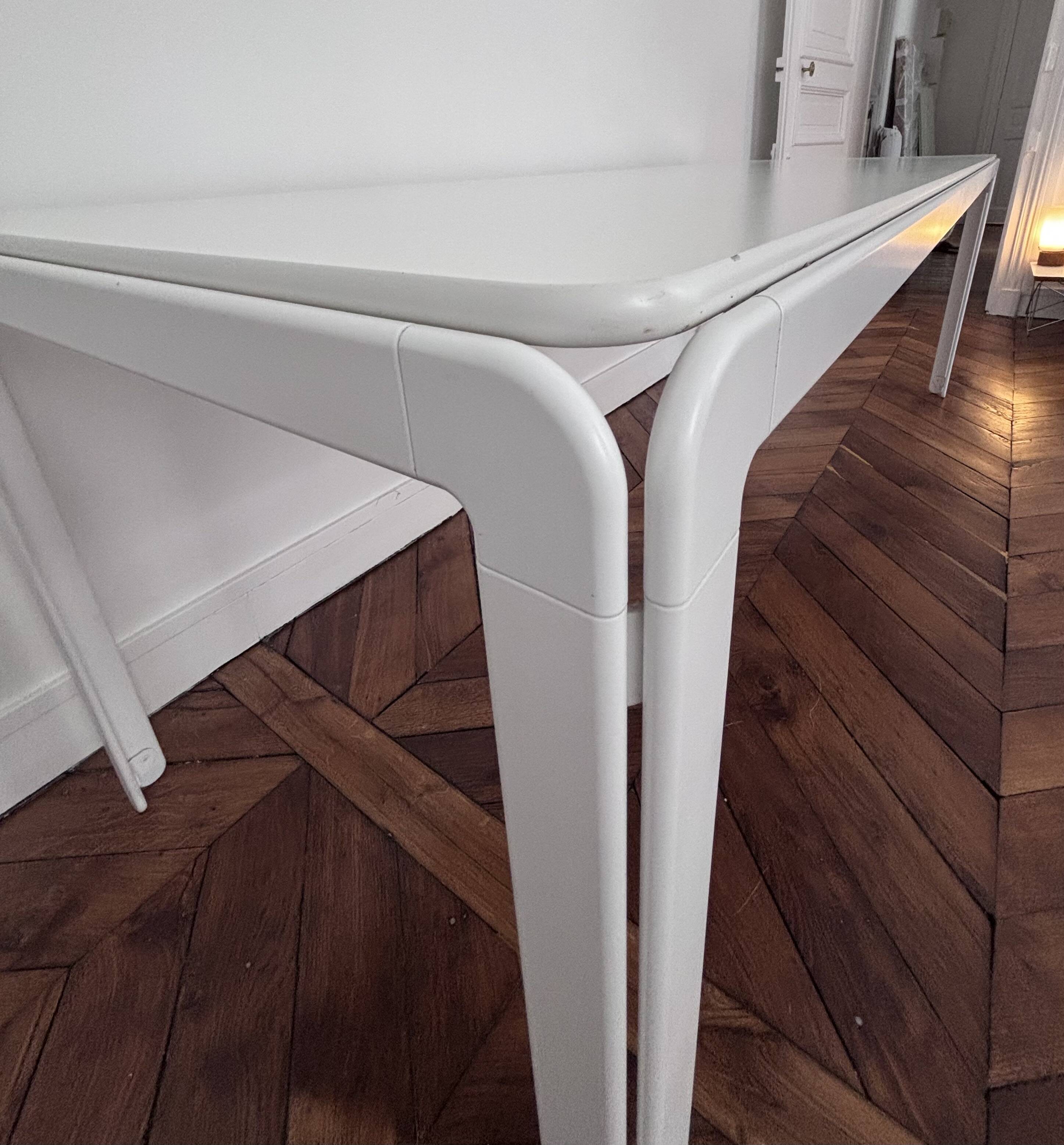 Table Djob d'Arne Jacobsen