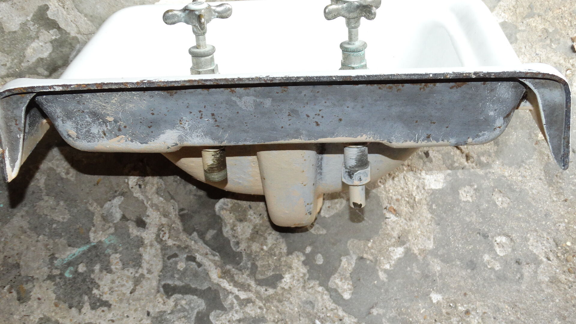 former godin-cast sink Emaillé