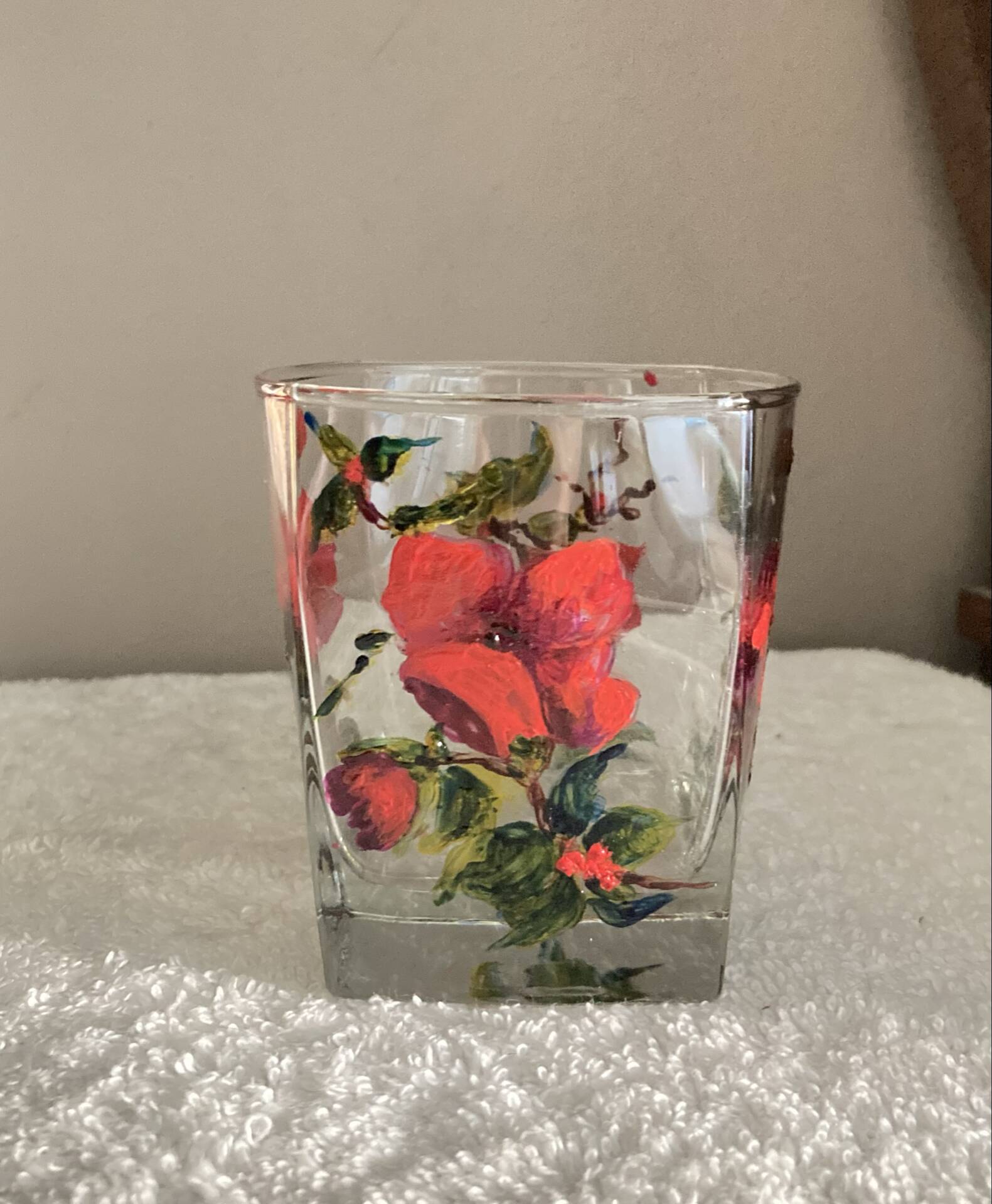 Unique whisky glass with a poppy design, handmade and signed by M.B.