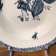 Hollow plate decor insects and strawberries, Manufacture Choisy the King, Iron Land, H Boulenger - Co.