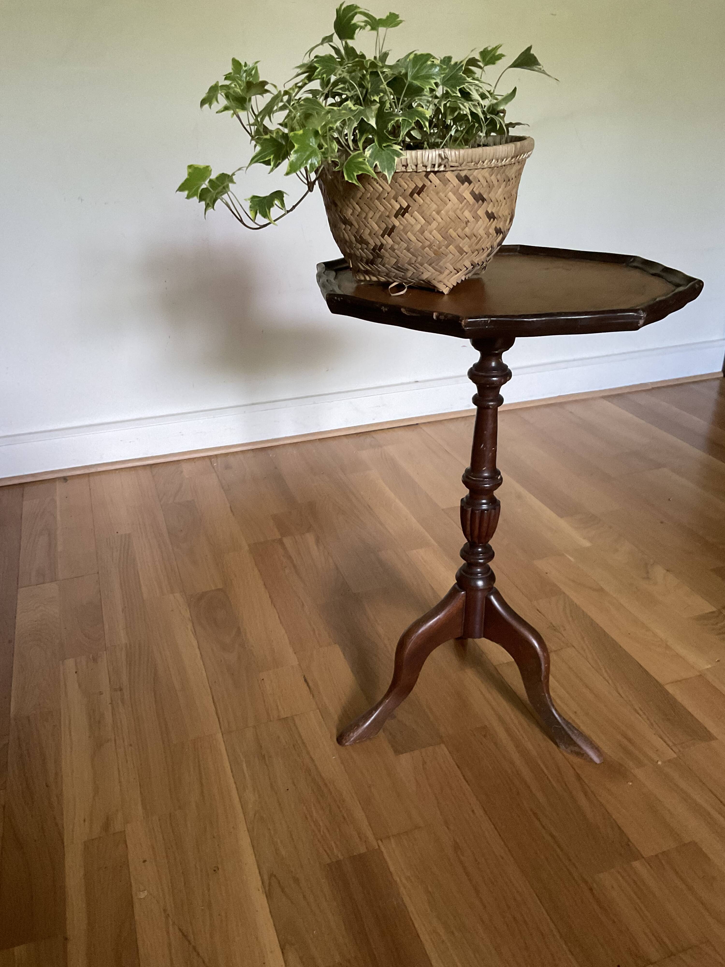 Gueridon tripode d’époque en acajou style XIXéme