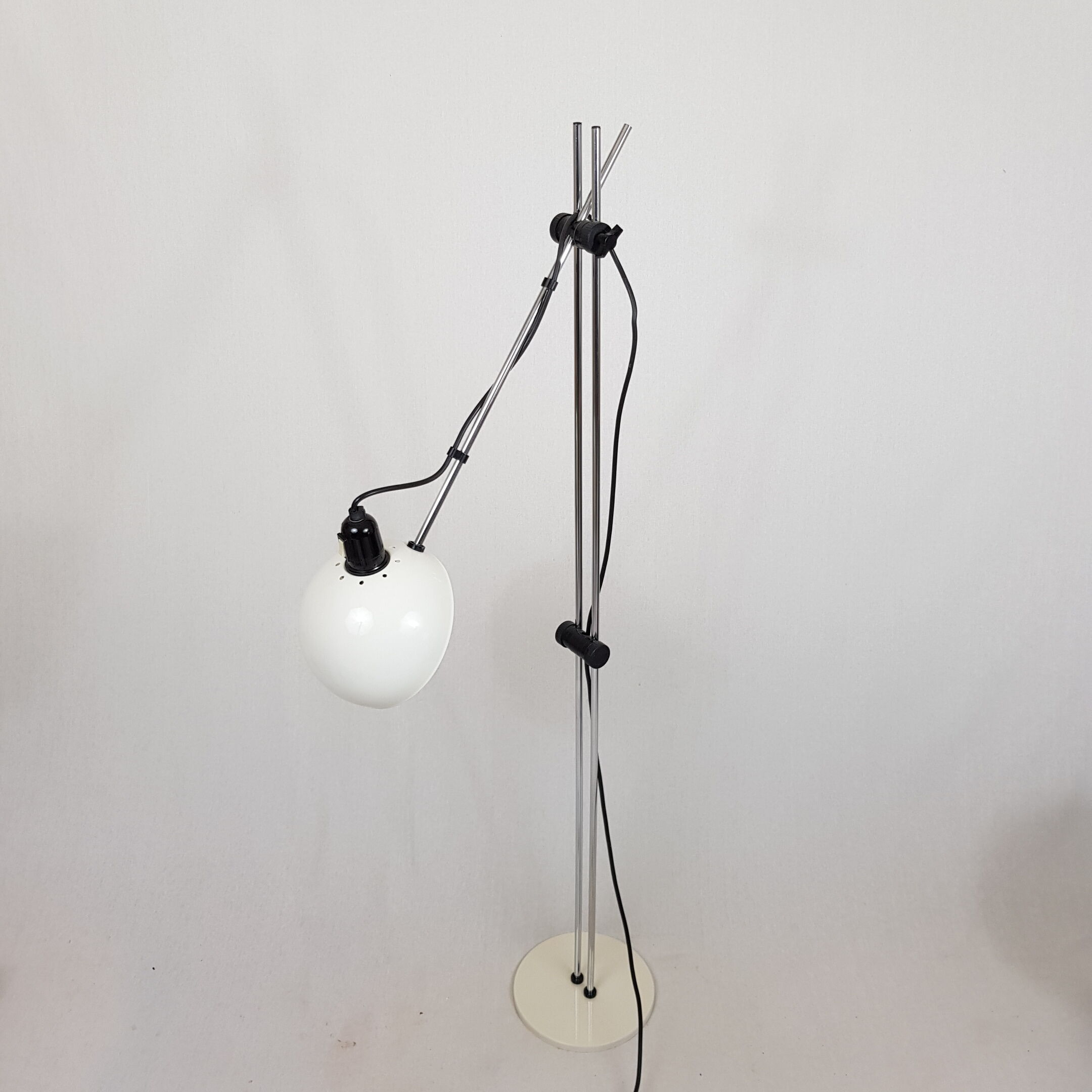 Italian articulated lamppost