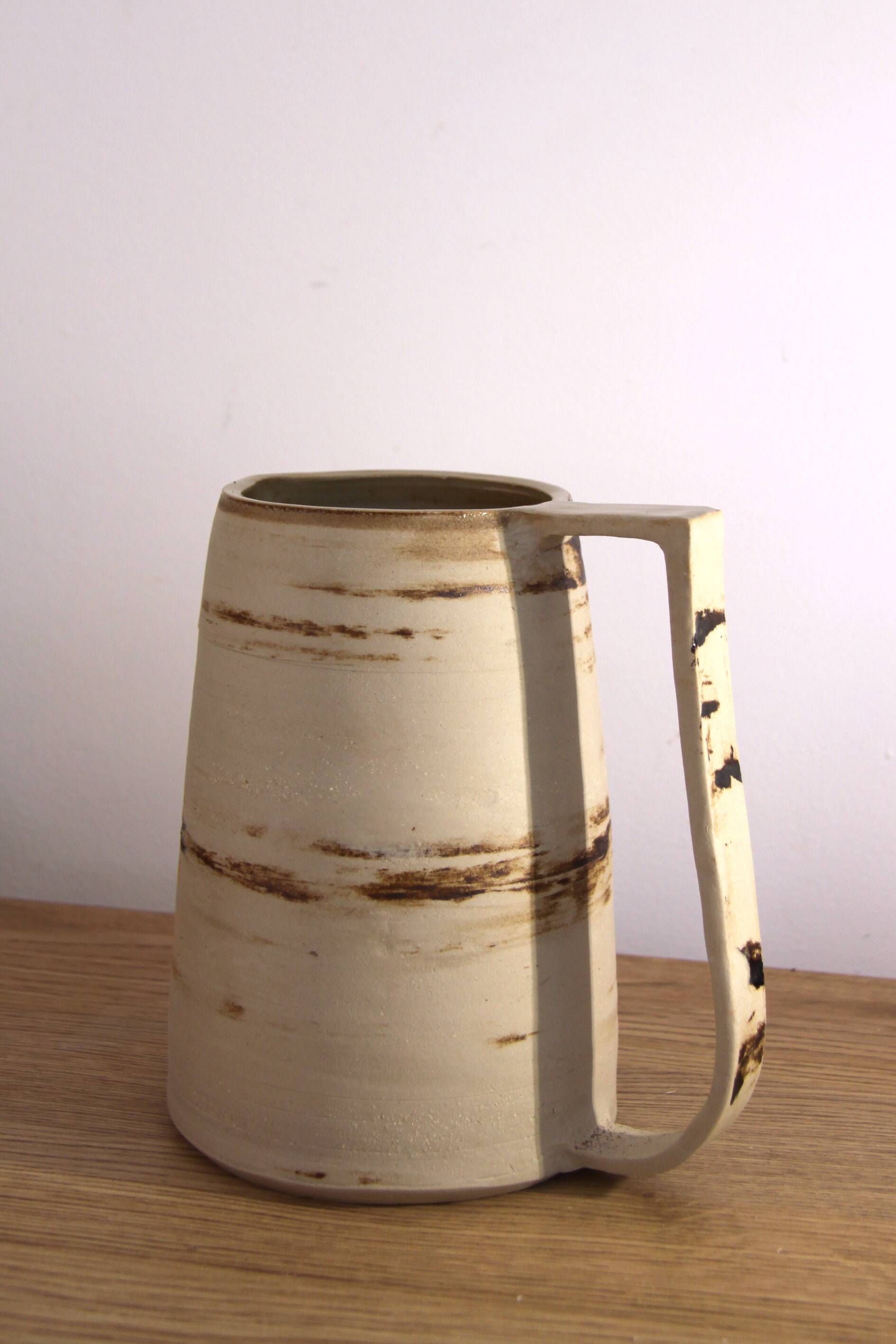 Pitcher / vase in mixed earth