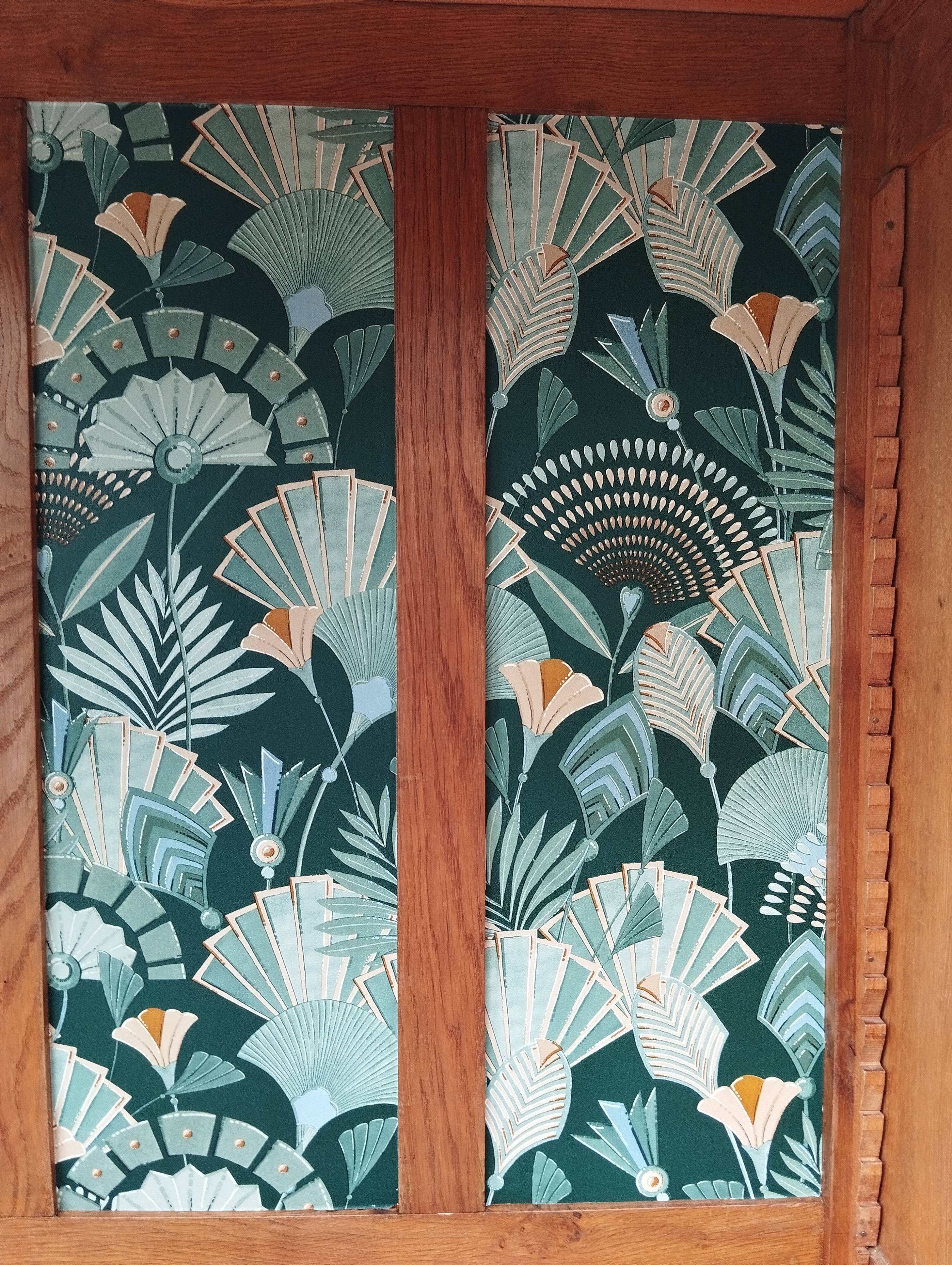 Parisian showcase cabinet year 30