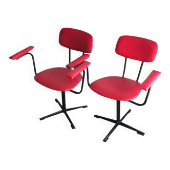 Set of 2 swivel office chairs in red and black faux leather and metal, 1960s.