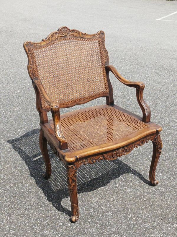 Fauteuil canné sculpté style Régence