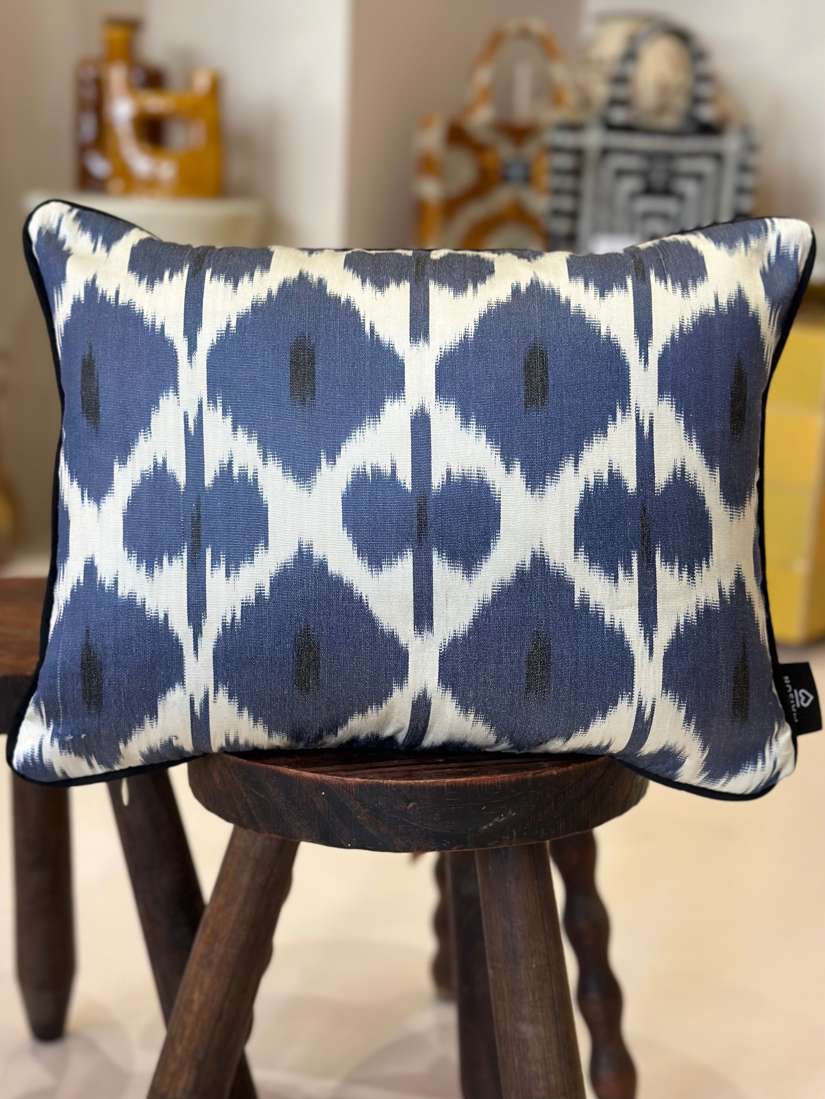 Coussin en soie ikat