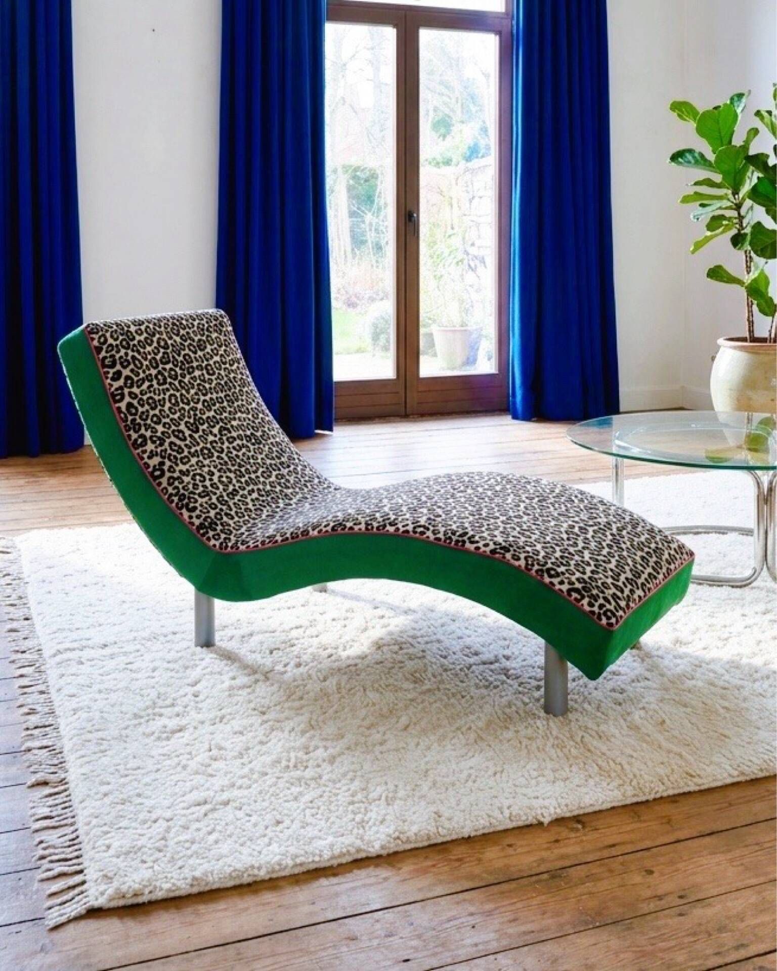 Large wave design chaise longue