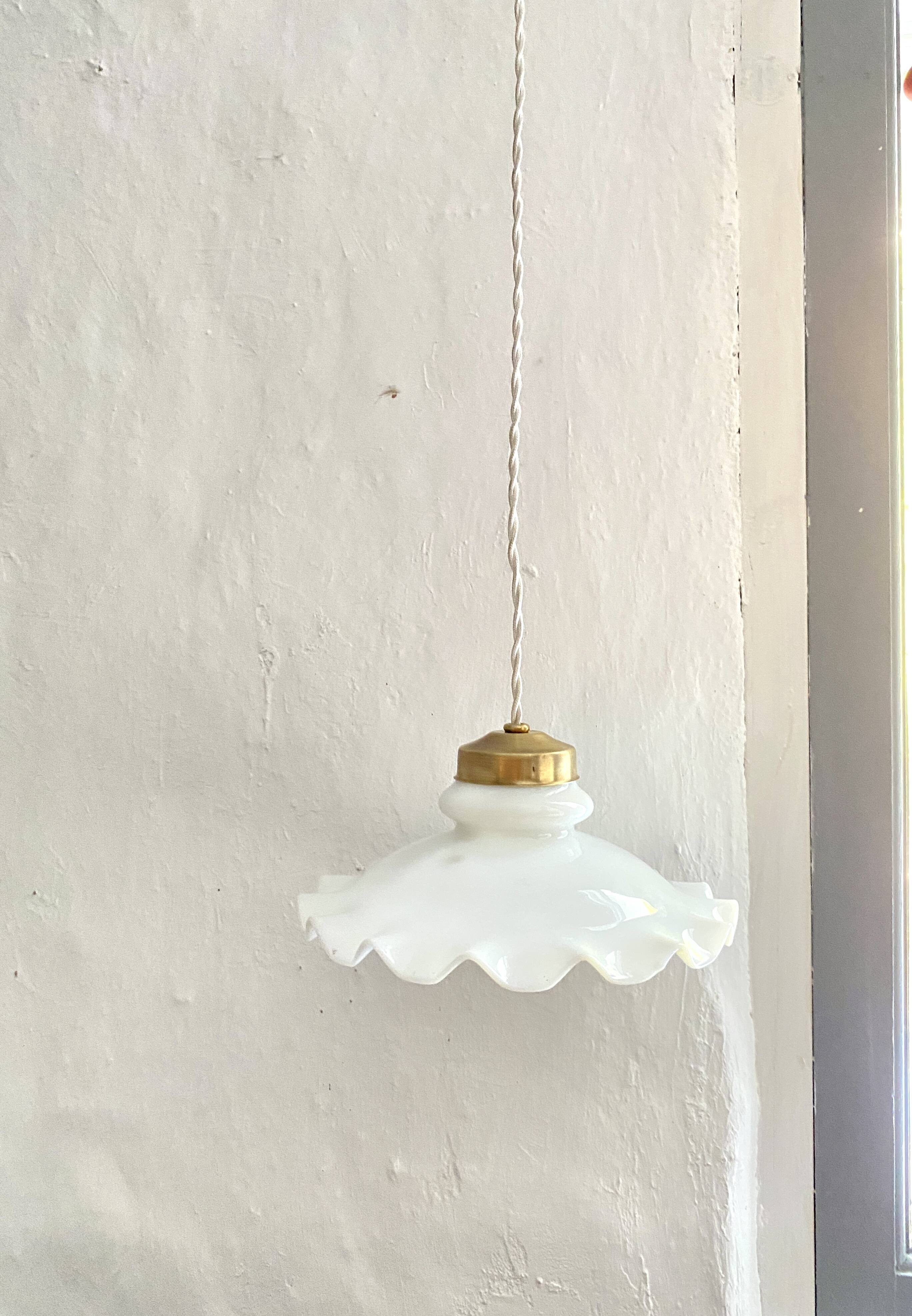 Glass pendant light, 2M fabric cable, porcelain ceiling rose