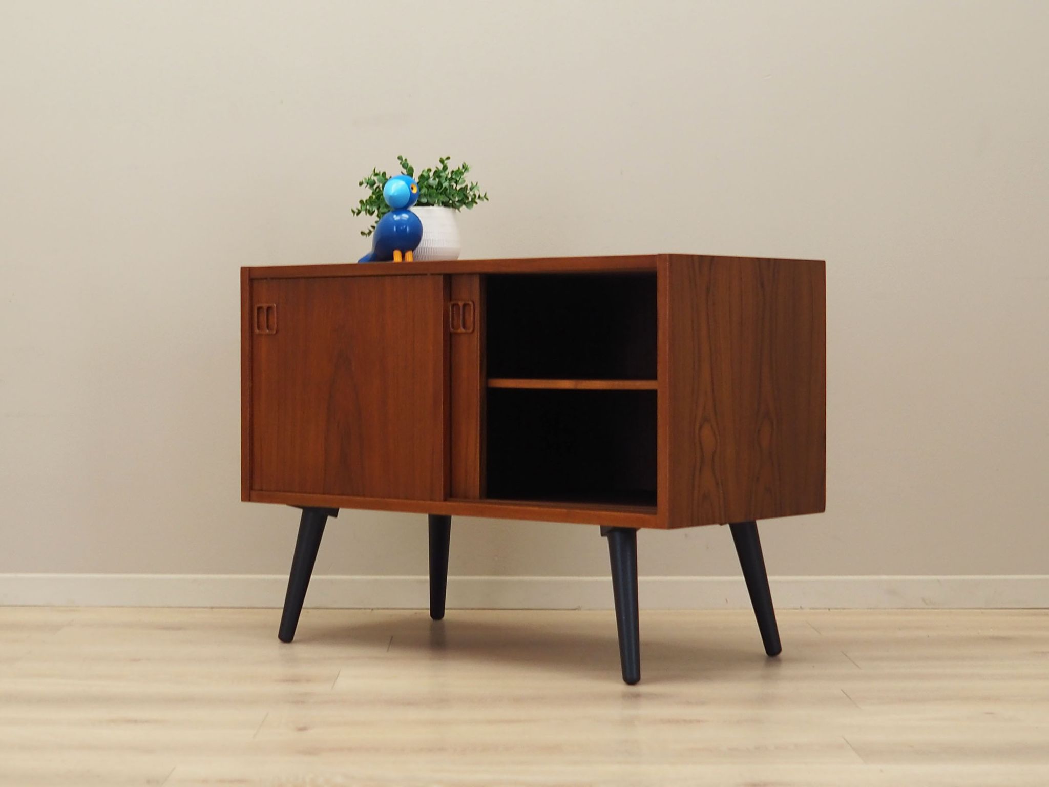 Buffet en teck, design danois, années 1970, production: Danemark