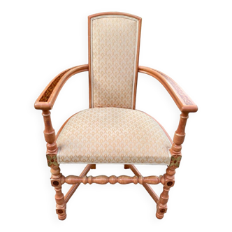 Chattering armchair