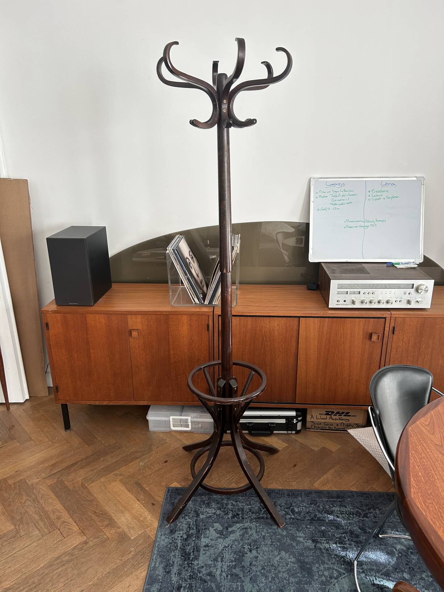 Baumann coat rack, swivelling parrot design from the 60s/70s in wood.