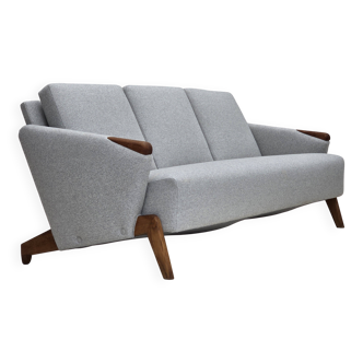 Danish design by Arne Hovmand-Olsen, 3-seater sofa model 490, reupholstered