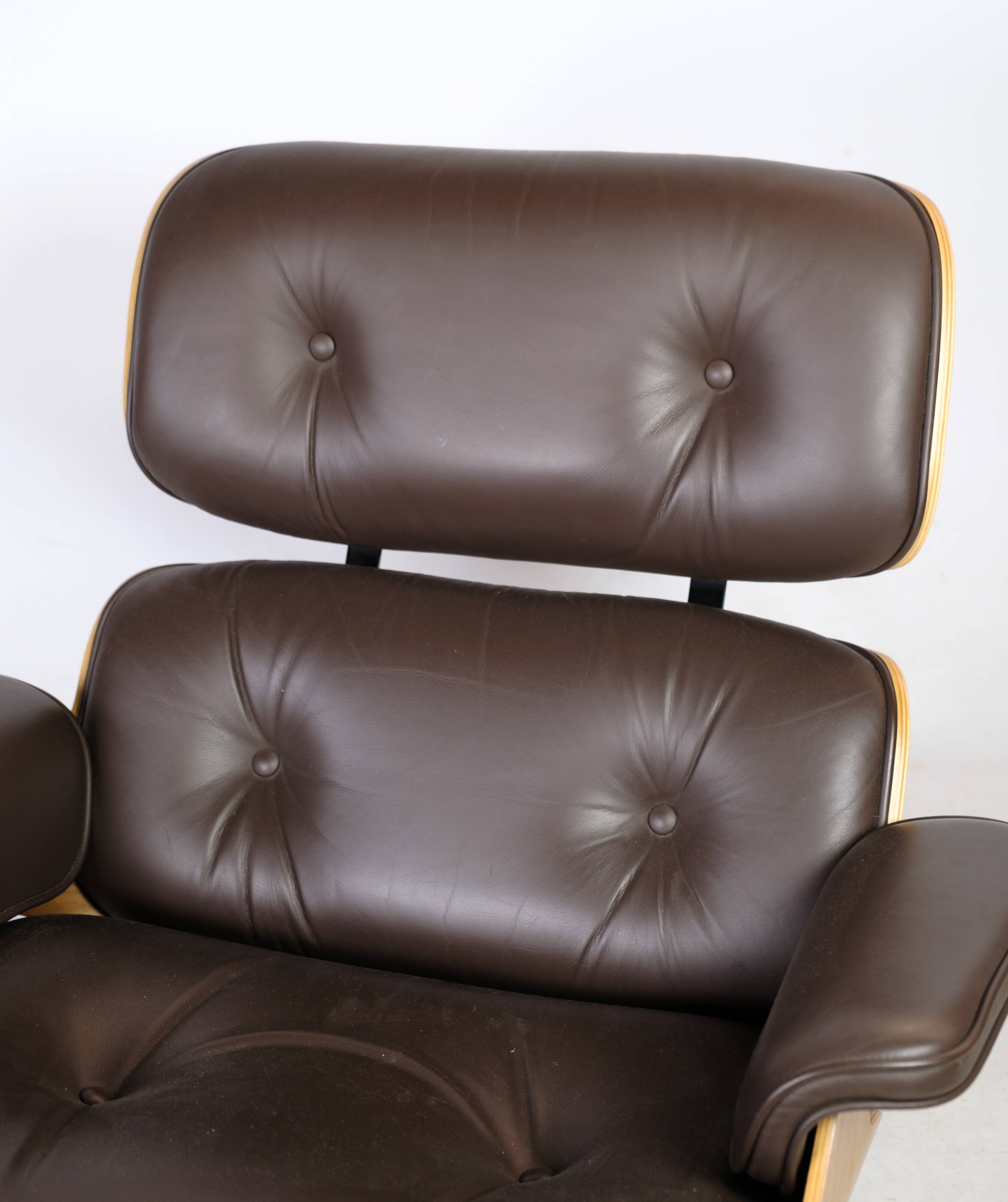 Charles Eames Lounge Chair In Brown Leather And Light Walnut