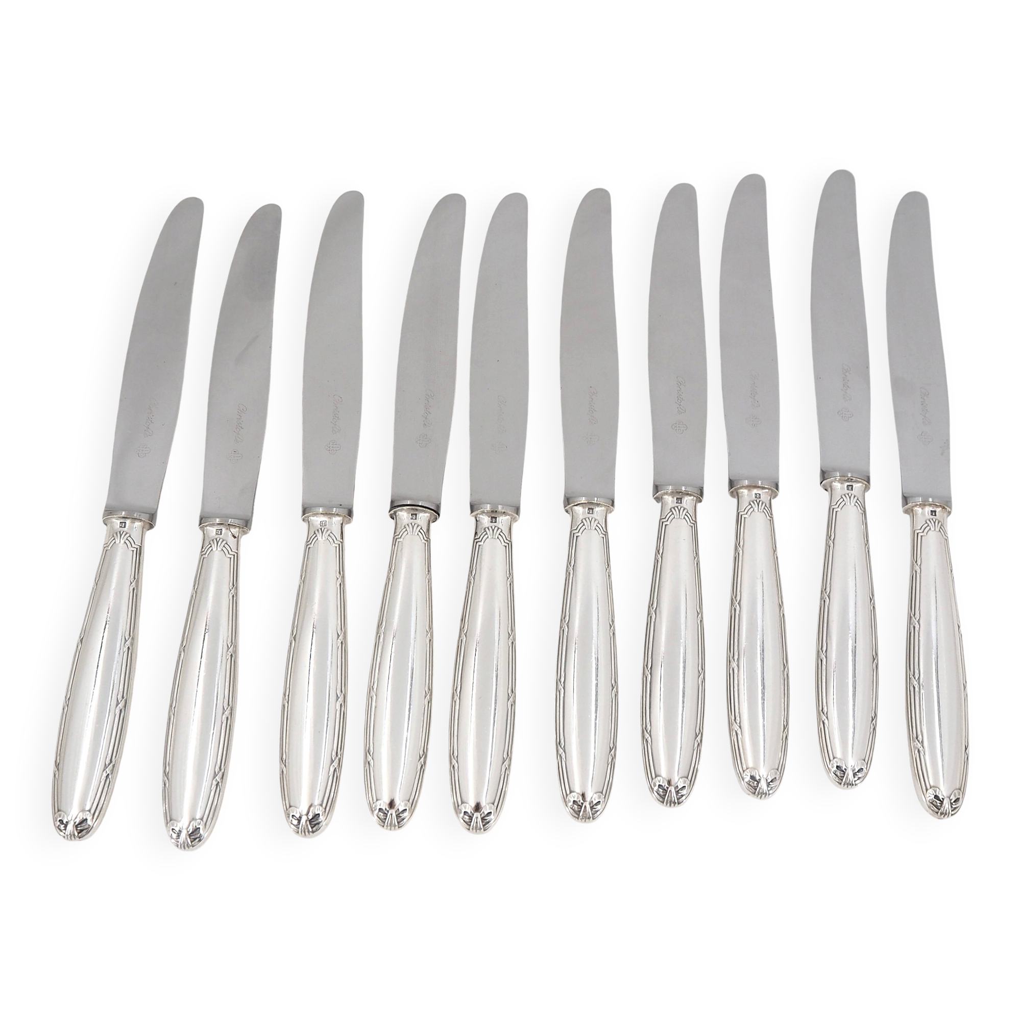 Christofle Rubans, 10 silver-plated table knives, in excellent condition.