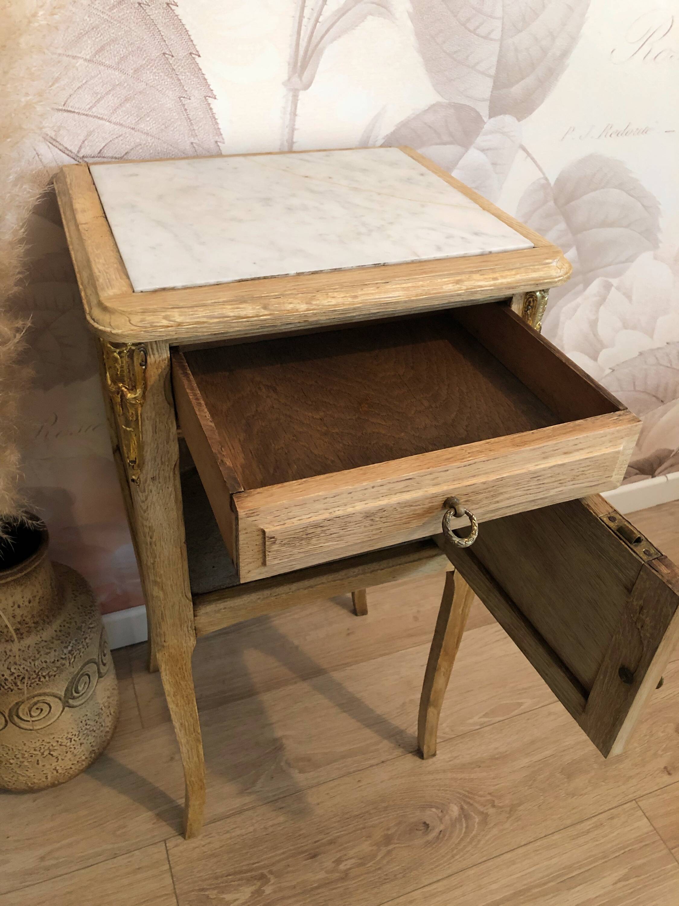 Chevet vintage en chêne massif et plateau en marbre