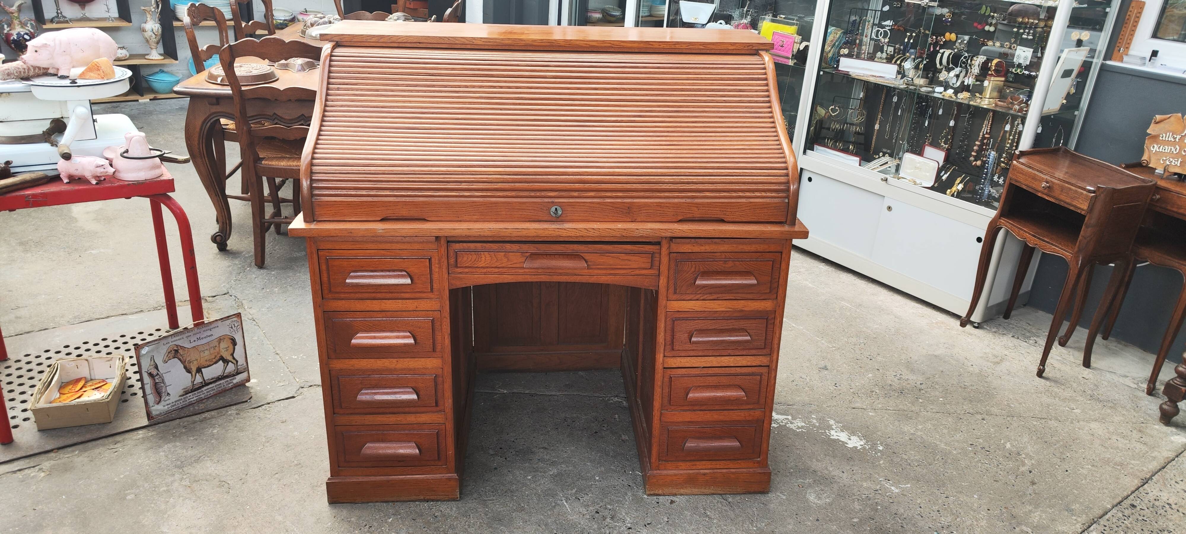 Old American desk in solid oak with S-shaped shutter